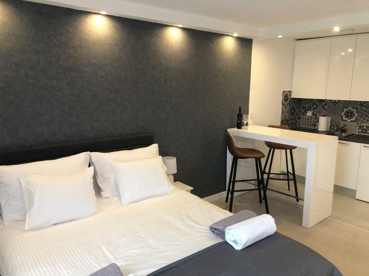 Ferienwohnung Penthouse "Sky 17" S Balkonom I Besplatnim Parkingom Zagreb Exterior foto