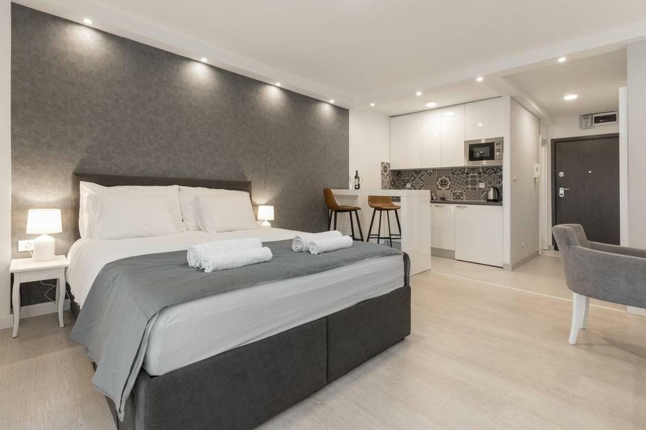 Ferienwohnung Penthouse "Sky 17" S Balkonom I Besplatnim Parkingom Zagreb Exterior foto