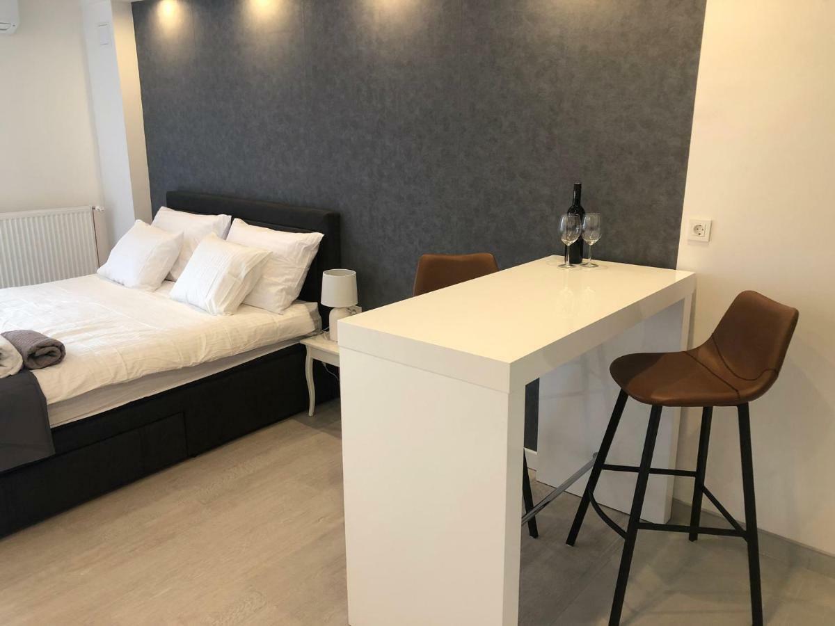 Ferienwohnung Penthouse "Sky 17" S Balkonom I Besplatnim Parkingom Zagreb Exterior foto